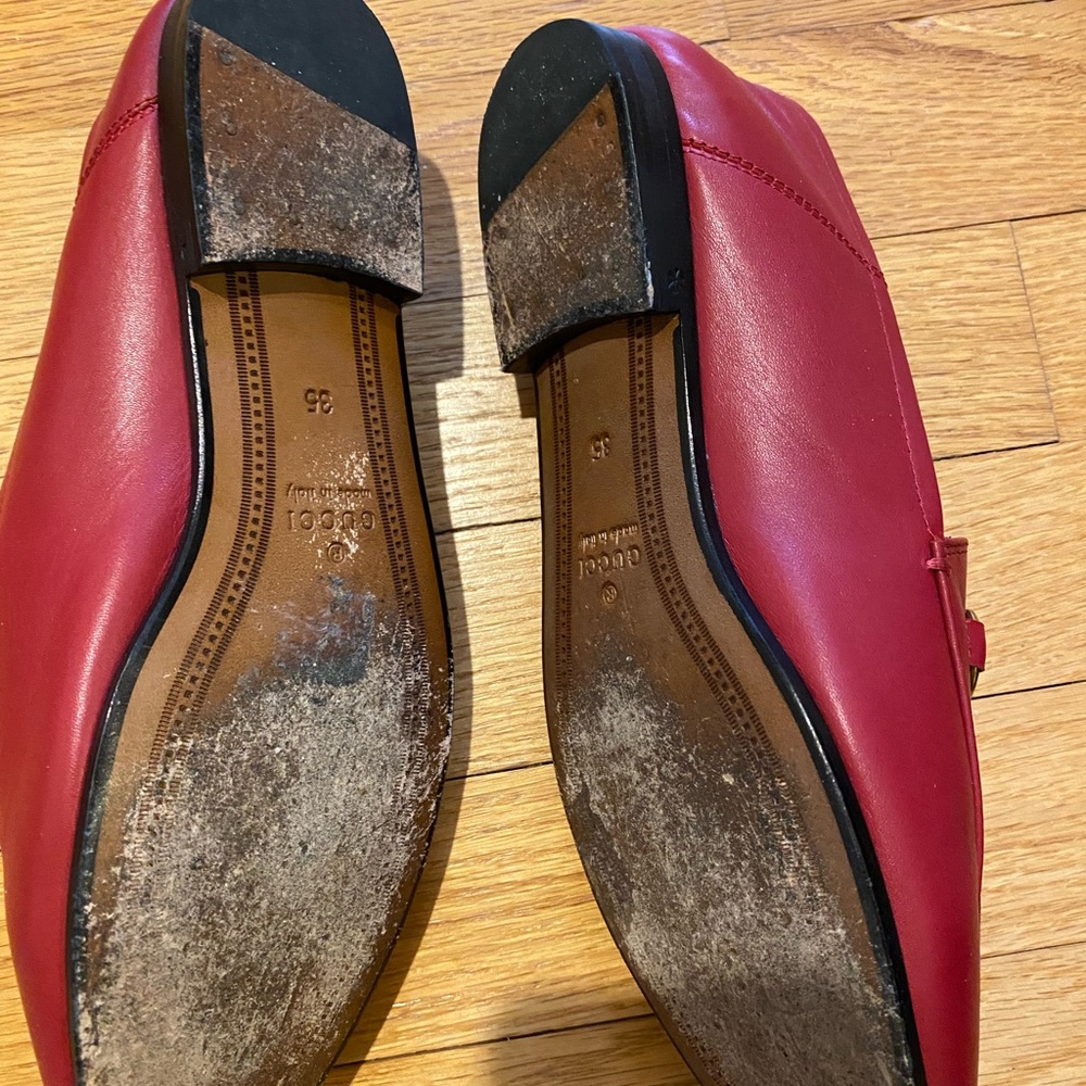Gucci Red Leather Loafers with Gold Detailing - Picture 4 of 4